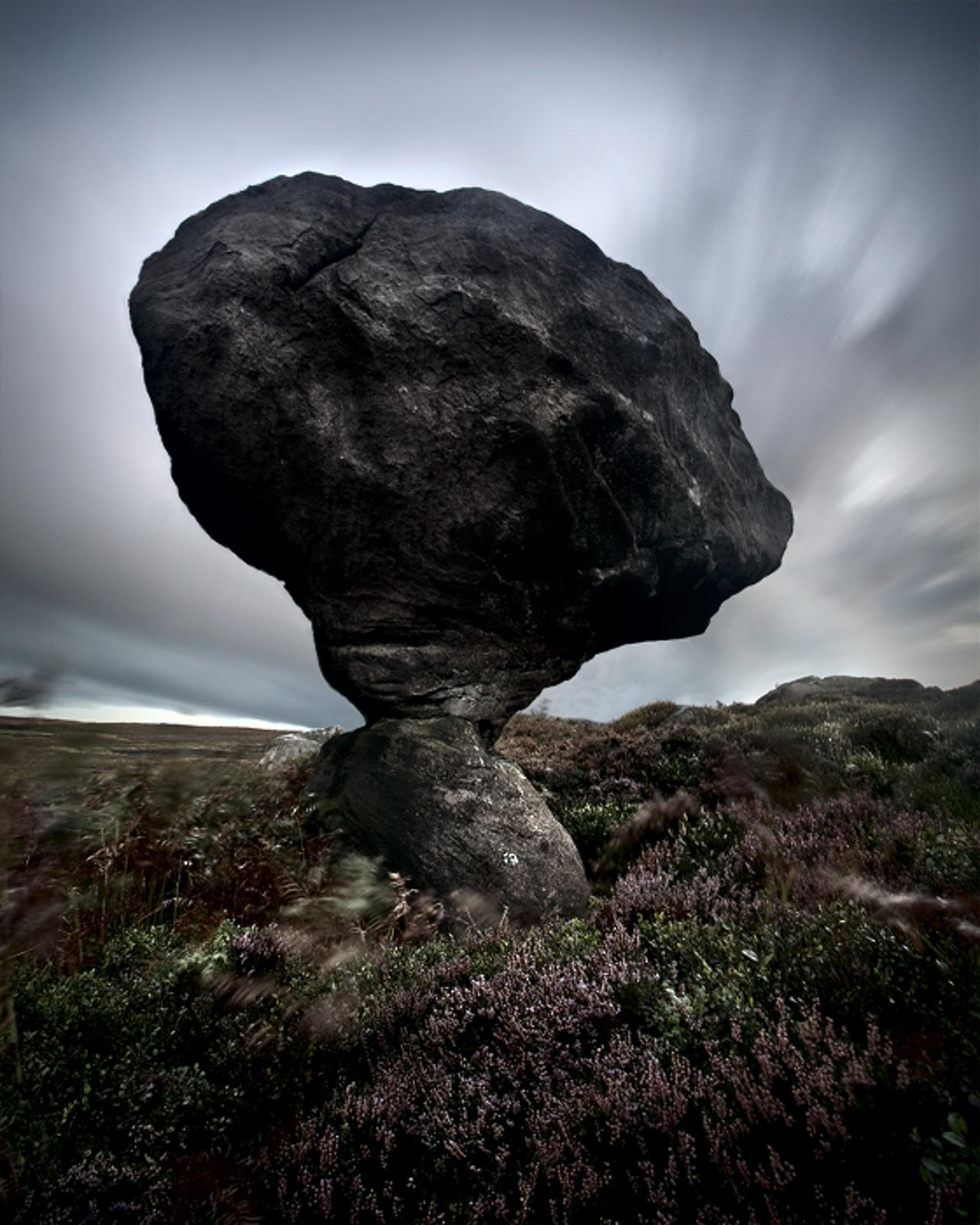 I'm alone and the sky turns grey