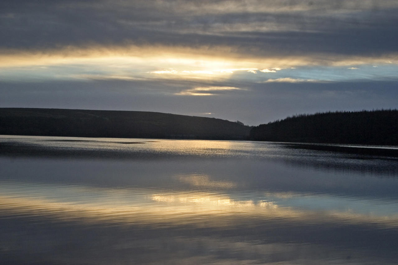 Sunrise over Thruscross reservoir