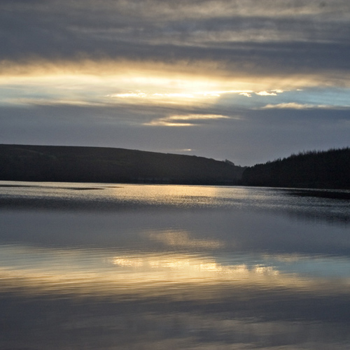 Sunrise over Thruscross reservoir: Sunrise over Thruscross reservoir