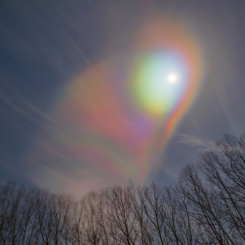 Nacreous clouds: 